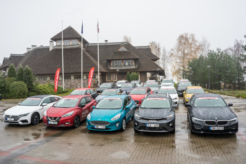 Tuvojas Latvijas Gada auto 2018 paziņošana, žūrija Lielajā testa braucienā vērtē 20 pretendentus