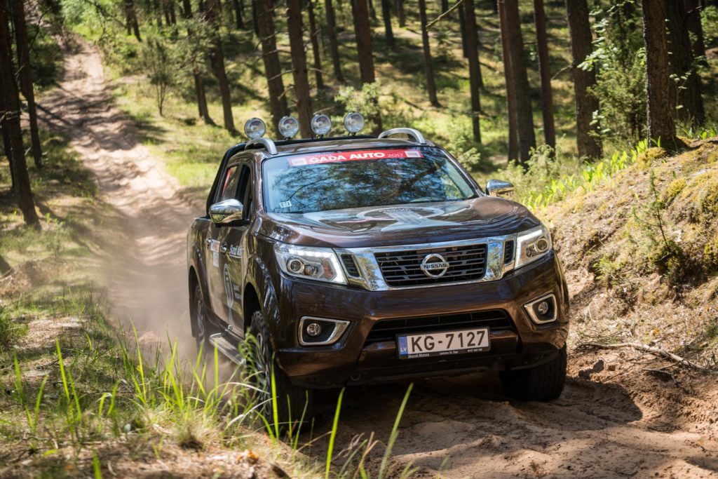 Nissan Navara pagaidām lielākais starp Latvijas Gada auto 2017 kandidātiem