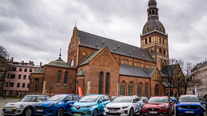 Paziņoti “Latvijas Gada auto 2021” septiņi finālisti, Tautas balsojumā pagaidām līderis “BMW”