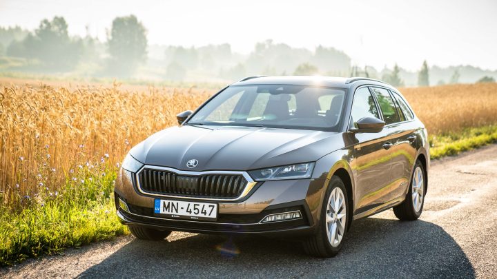 “Latvijas Gada auto 2021” titulu izcīna “Škoda Octavia”, bet “Latvijas Elektro auto 2021” ir “Renault Zoe”