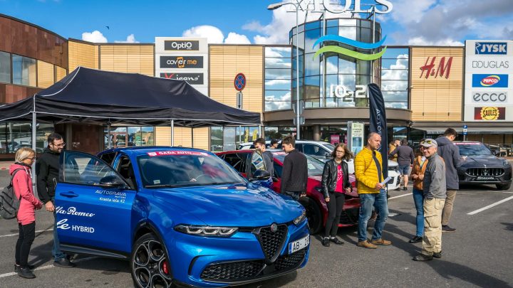 Ar kūpošām riepām aizvadīta “Latvijas Gada auto testa diena Molā”