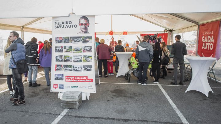 Šajā sestdienā ar plašu aktivitāšu klāstu notiks “Latvijas Gada auto testa diena Molā”