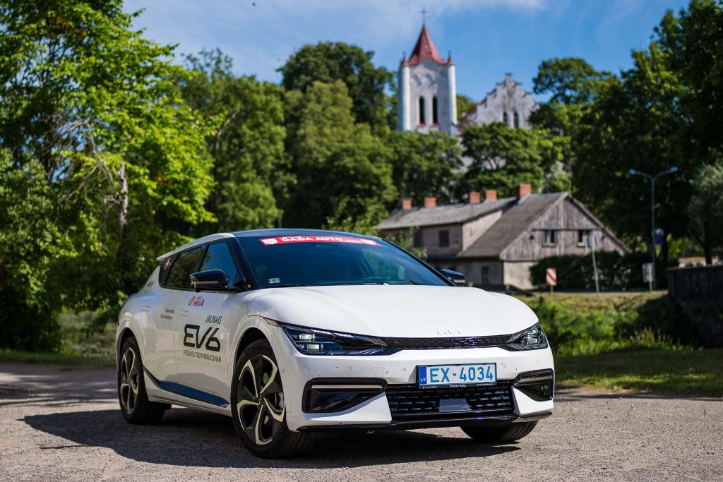 Žūrijas atsauksmes par elektroauto “Kia EV6”, kurš izcīnīja “Latvijas Gada auto 2023 Inovācijas balvu”