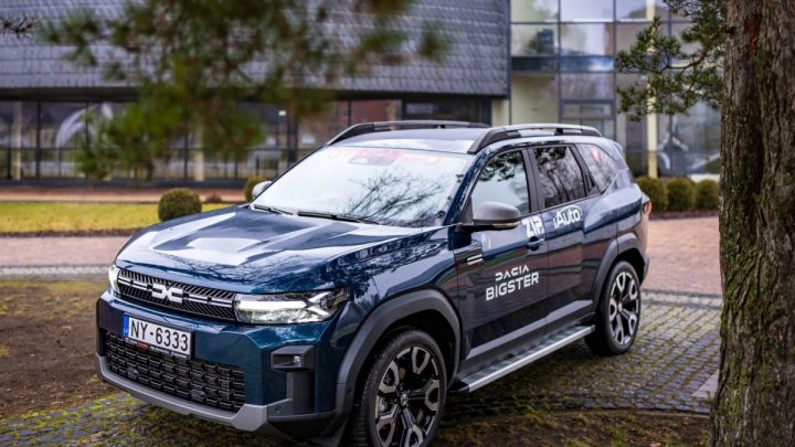 Lielākais un dārgākais “Dacia Bigster” izcīnīja 3. vietu konkursā “Latvijas Gada auto 2026”