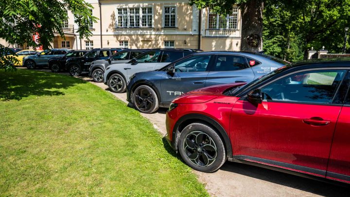 Ar 4 pirmizrādēm un autoražotāja debiju noticis Vasaras testa brauciens no “Latvijas Gada auto 2026”